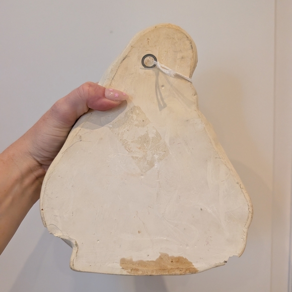 Vintage Chalkware Madonna And Child Ceam and Tan Religious Wall Plaque - Picture 6 of 7